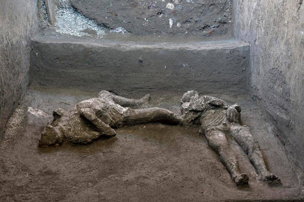 Italia: descubrieron restos de dos víctimas de la erupción del Monte Vesubio en las ruinas de Pompeya