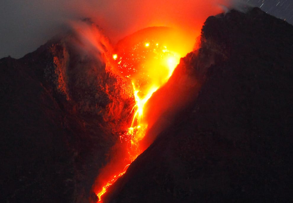 Indonesia: evacuaron a unas 500 personas por riesgo de erupción de uno de sus volcanes más activos