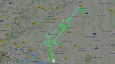 Alemania Piloto traza un recorrido en forma de jeringa en el cielo para celebrar el comienzo de la vacunación contra el COVID-19 en Europa 1