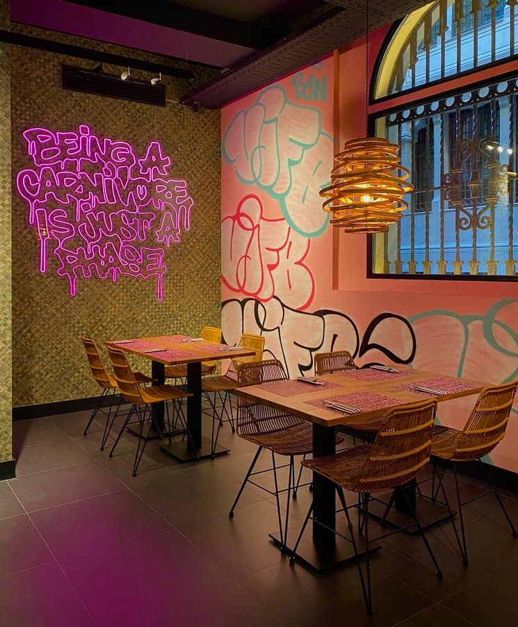 image comida rápida vegana Barcelona inaugura su primer restaurante de comida rapida vegana con una ambientacion urbana que causara furor entre los visitantes 1