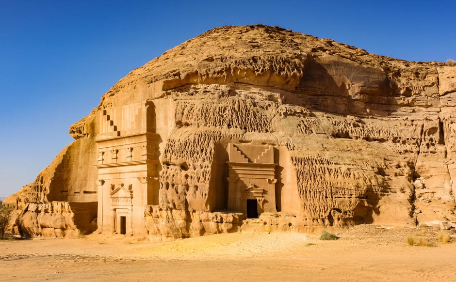 Hegra Arabia Saudí abre Hegra por primera vez al turismo extranjero, un destino comparable al sitio arqueológico de Petra en Jordania Arabia Saudí abre Hegra por primera vez al turismo extranjero, un destino comparable al sitio arqueológico de Petra en Jordania