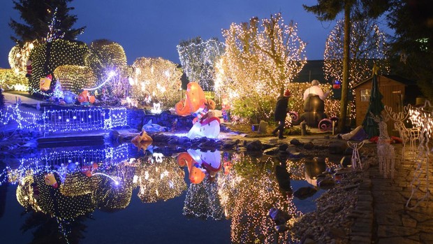 La casa con la mayor decoración navideña de Europa existe está en Austria y fue decorada con seiscientas mil luces 2