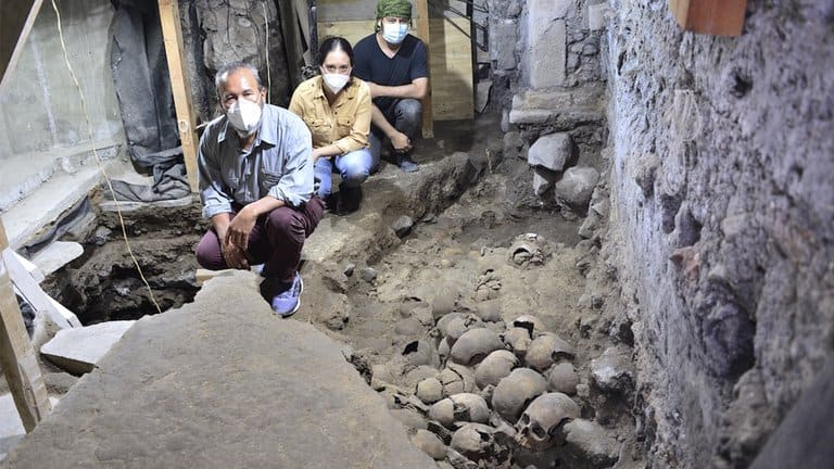 image altar de cráneos azteca Mexico Arqueologos descubren una nueva seccion en el altar de craneos azteca de Huei Tzompantli 1