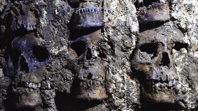 México Arqueólogos descubren una nueva sección en el altar de cráneos azteca de Huei Tzompantli 3