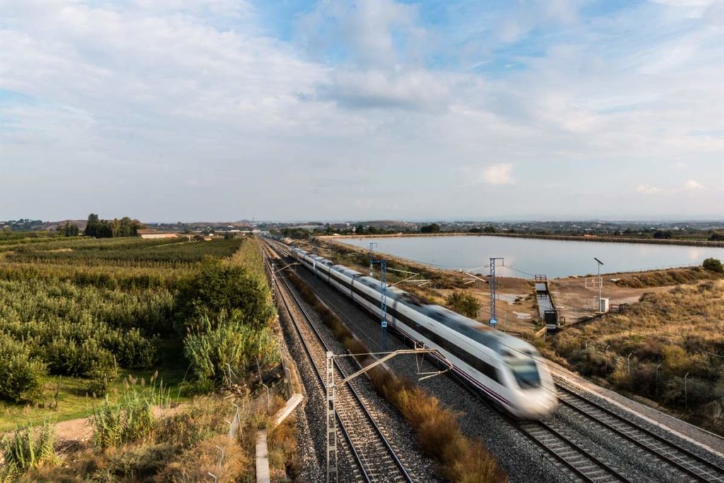 Operadores ferroviarios nacionales de Alemania, Austria, Francia y Suiza se juntan para lanzar varias rutas de trenes nocturnos que unen 13 destinos europeos