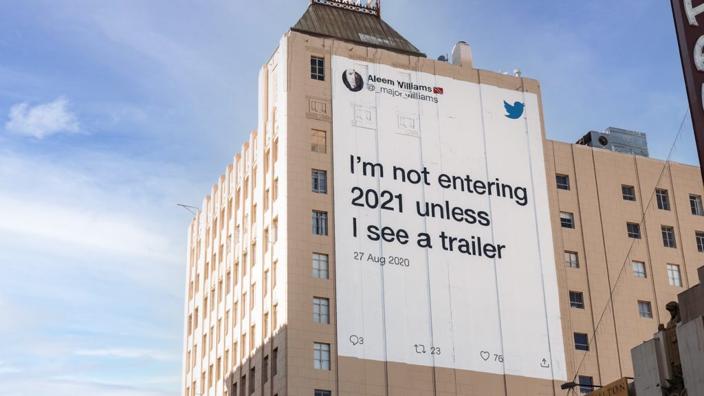 Twitter anuncia en la vía pública los tweets reales de usuarios que usaron el sentido del humor para afrontar este 2020