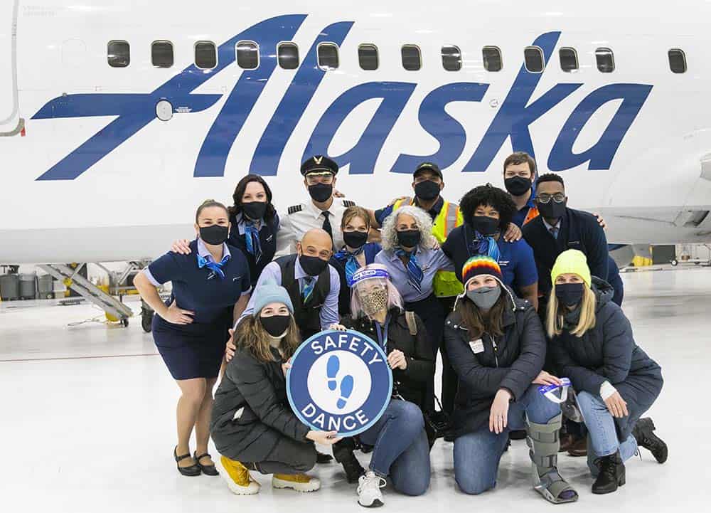 La tripulación de Alaska Airlines creó un video musical para mostrar cuáles son las medidas de seguridad implementadas contra el COVID-19