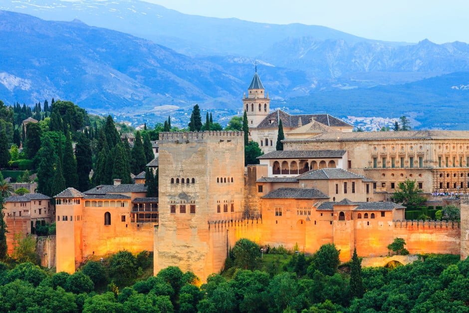 A partir de hoy, la Alhambra de Granada vuelve a poner entradas a la venta para recibir visitantes 