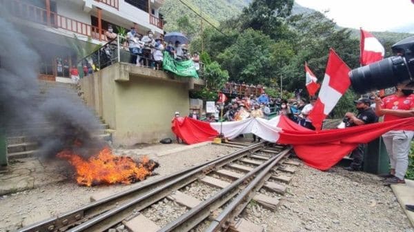 Manifestantes bloquearon completamente el acceso a Machu Picchu “hasta nuevo aviso”