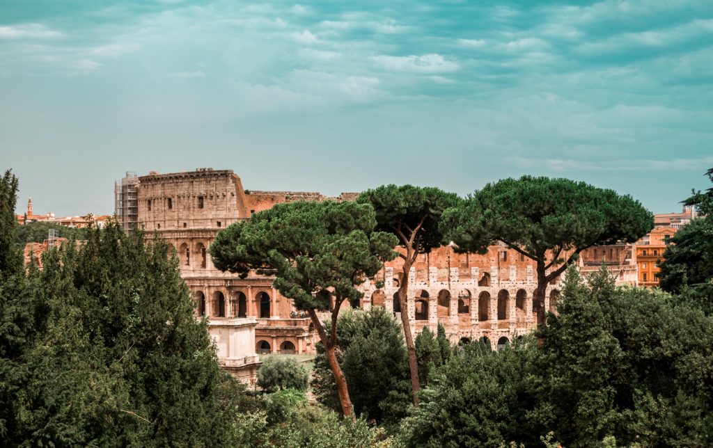 Italia: las autoridades planean construir un piso retráctil en el Coliseo Romano, donde se podrán presentar diversos artistas