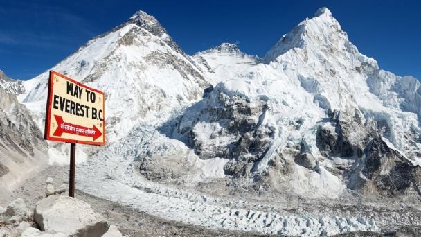 Tras años de polémicas y versiones encontradas, Nepal y China fijan la altura del monte Everest en unos 8.848,86 metros