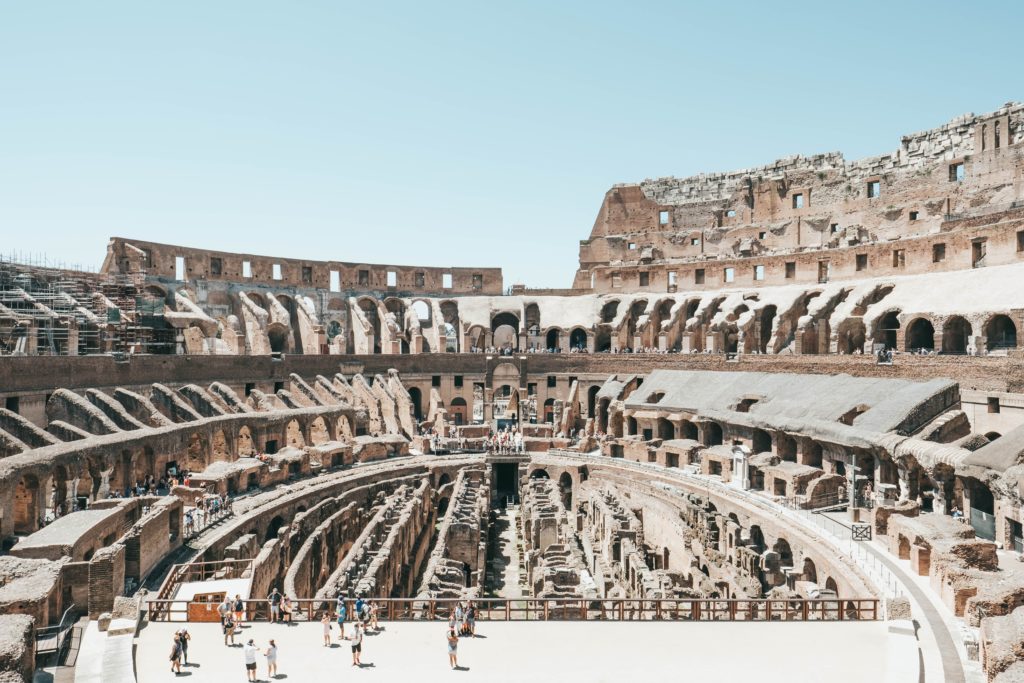 Italia: las autoridades planean construir un piso retráctil en el Coliseo Romano, donde se podrán presentar diversos artistas