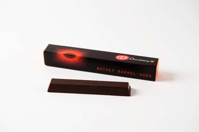 Kit Kat lanzó una nueva barra de chocolate exclusiva para Japón que está hecha con granos de cacao añejados en whisky escocés 