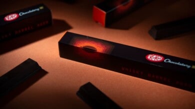 Kit Kat lanzó una nueva barra de chocolate exclusiva para Japón que está hecha con granos de cacao añejados en whisky escocés