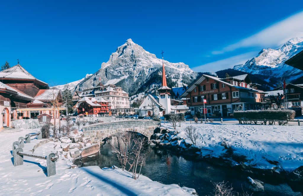 Mas de 200 turistas del Reino Unido rompieron la cuarentena en un complejo de esquí de Suiza