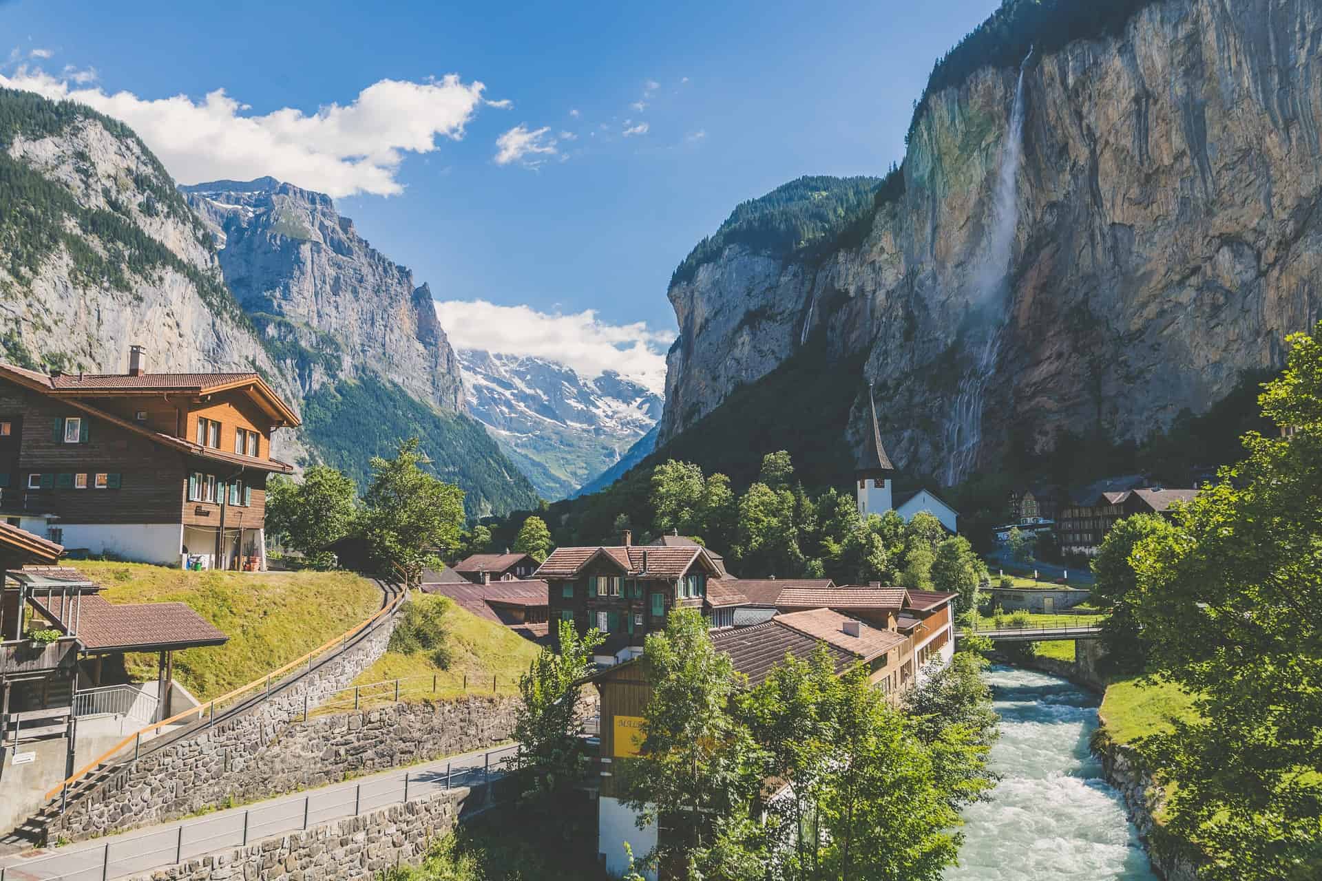 Mas de 200 turistas del Reino Unido rompieron la cuarentena en un complejo de esquí de Suiza