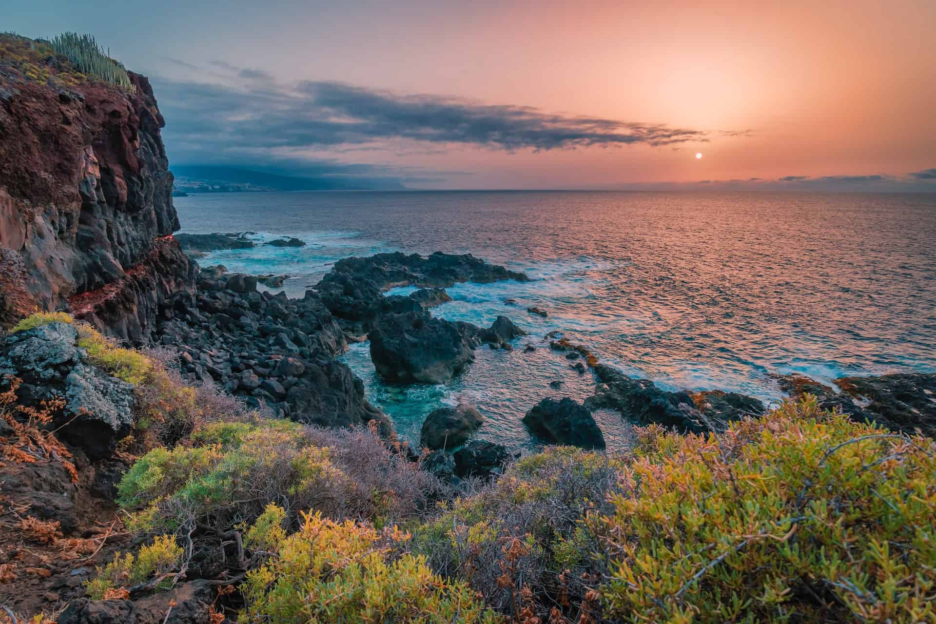 Tenerife cierra sus fronteras pero permitirá el ingreso de turistas que tengan reservas en un alojamiento turístico