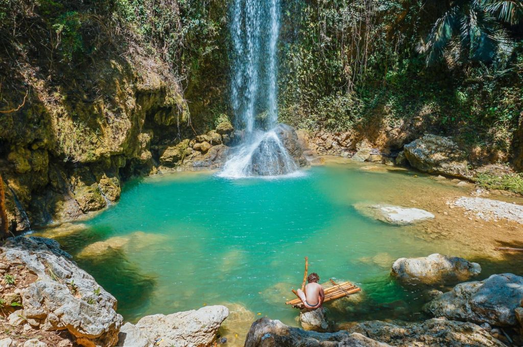 image Kawasan Falls toa heftiba OmFuGKuXik8 unsplash 1