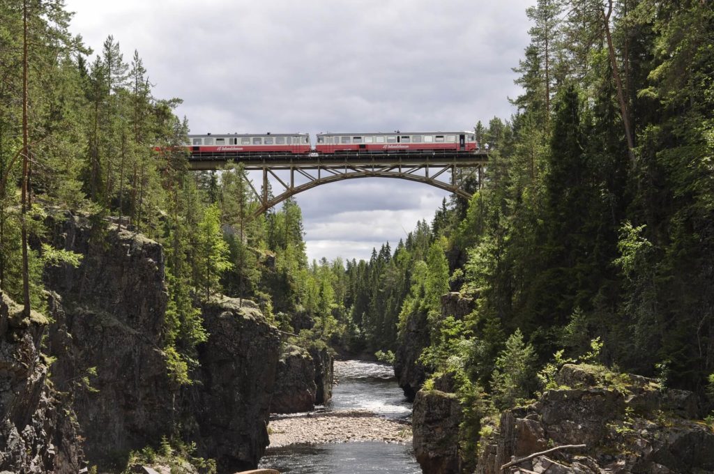 image rutas europeas para recorrer en tren train 4703166 1920 1