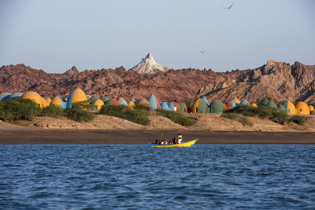 image isla de Ormuz zav architects hormuz island domes 1