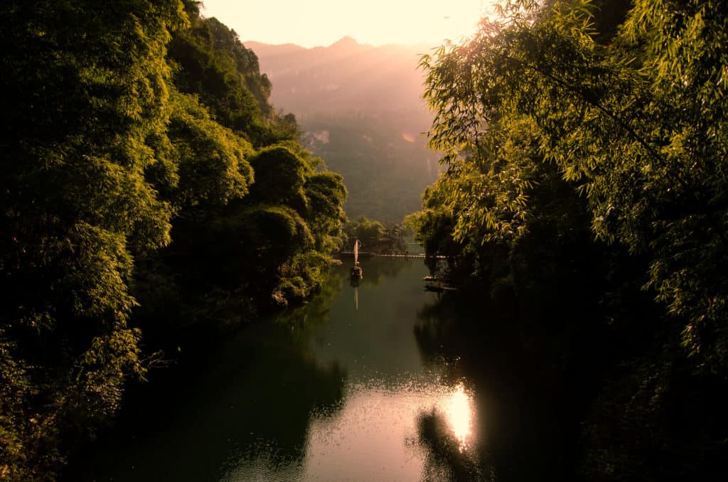 Autonomous Rail Rapid Transit China aprueba una ley que protege el Yangtze, el río más grande de China y Asia yangtze