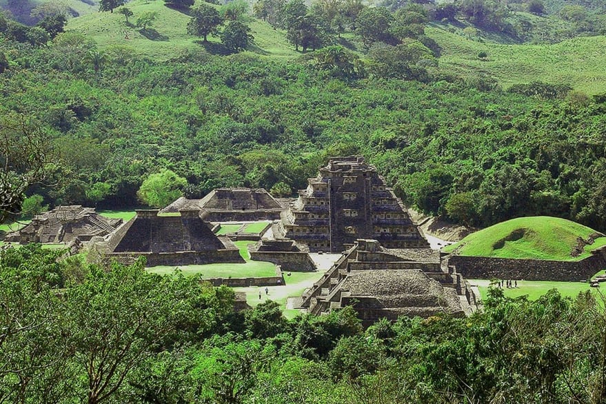 Descubren reliquias arqueológicas en la ruta del Tren Maya: incluyen desde pirámides hasta fragmentos de vasijas