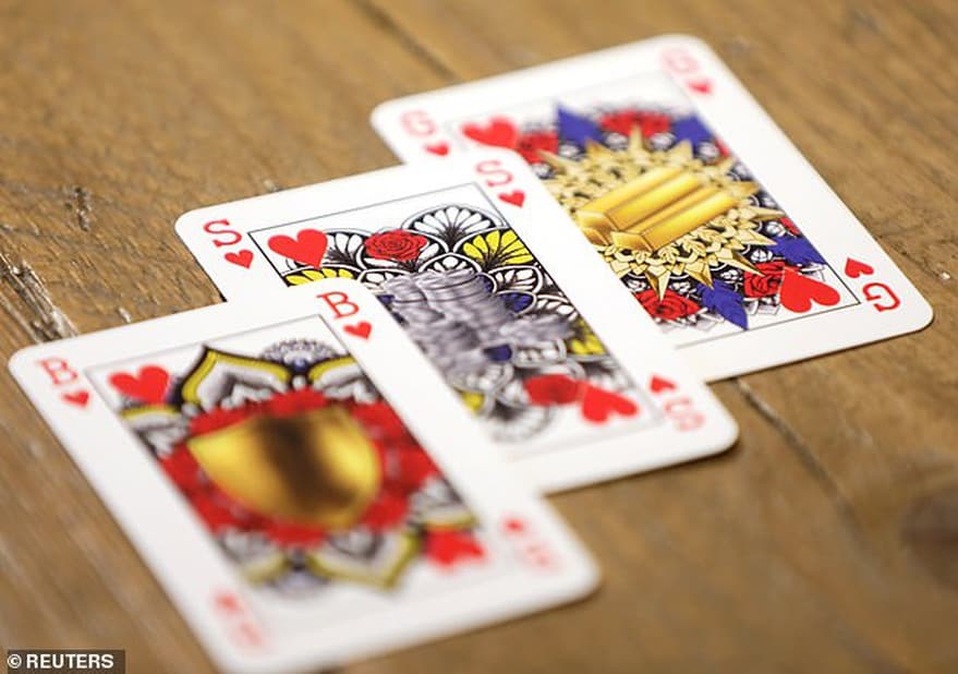 mazo de cartas Diseñan un novedoso mazo de cartas de género neutro, sin la presencia de reyes ni reinas image mazo de cartas Disenan un novedoso mazo de cartas de genero neutro sin la presencia de reyes ni reinas 2