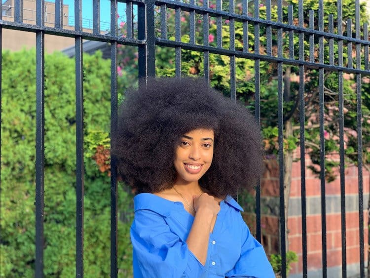 Esta mujer originaria de Brooklyn rompió el récord Guinness del afro más grande del mundo 