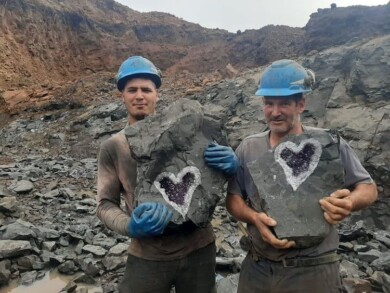 Mineros uruguayos descubren una increíble geoda de amatista en forma de corazón 3