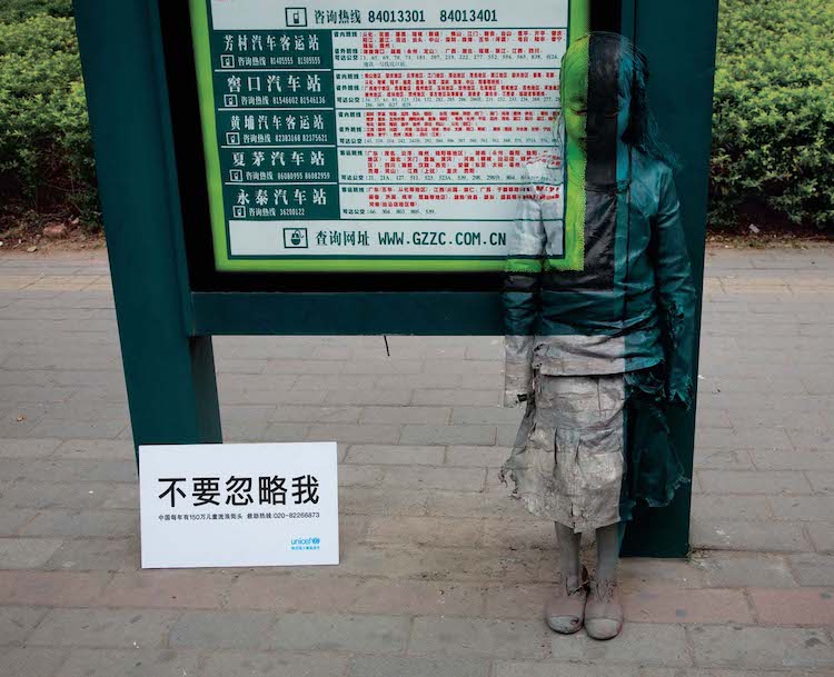 image invisibilidad de la pobreza Una campana de UNICEF en China muestra la invisibilidad de la pobreza a partir de pinturas mimetizadas con el paisaje urbano 3