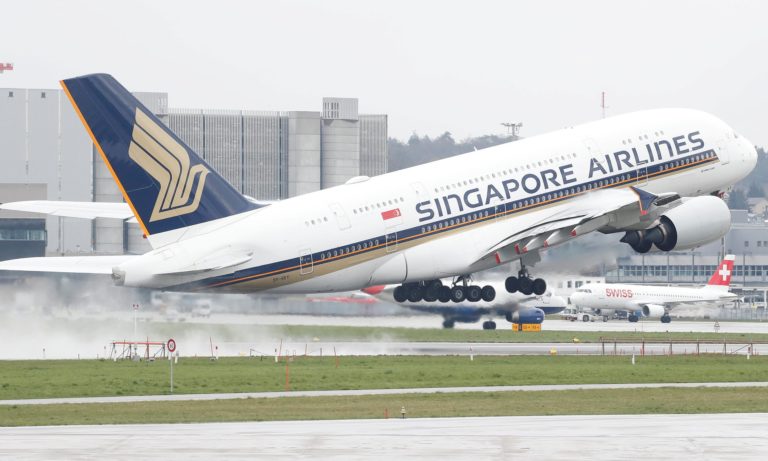 Esta aerolínea de Singapur planea ser la primera en el mundo en tener a toda su tripulación vacunada