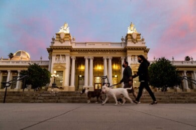 California solicita a sus residentes que permanezcan dentro de un radio de 190 kilómetros de su hogar