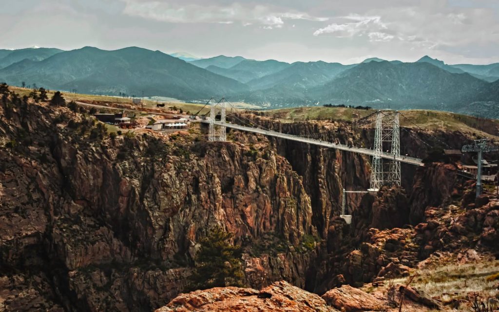 image puentes más peligrosos del mundo k mitch hodge hHCsSdEDlD8 unsplash 1