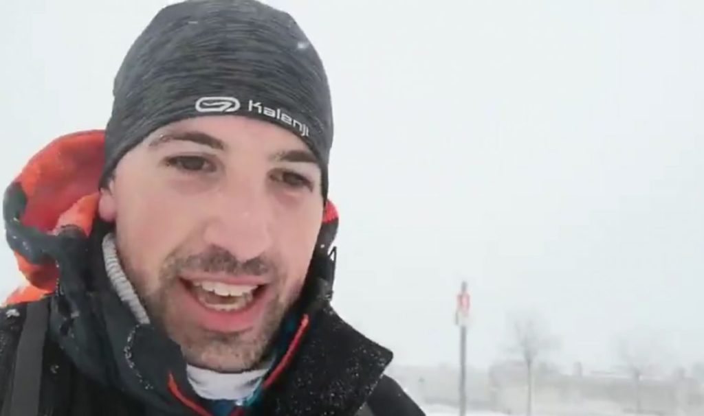 Madrid: Un médico recorrió 17 kilómetros a pie entre la nieve del temporal Filomena para cubrir su guardia