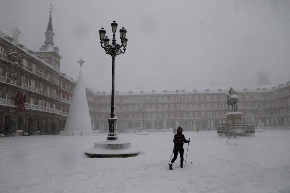 Una nevada histórica convirtió a Madrid en una pista improvisada de esquí