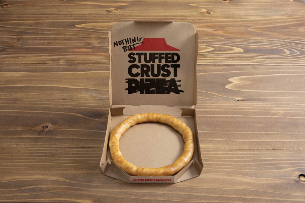 Pizza Hut lanza un aro de corteza rellena sin pizza para celebrar el 25 aniversario de su "Stuffed Crust"