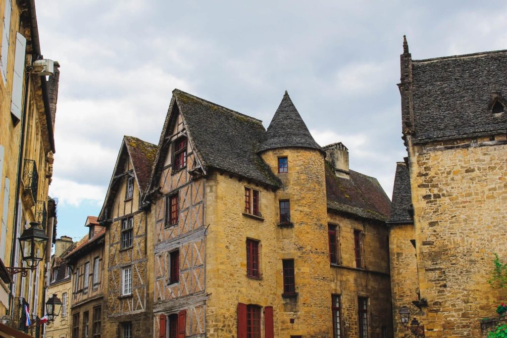 image Sarlat tom parkes xuPiZa2TvuQ unsplash 1