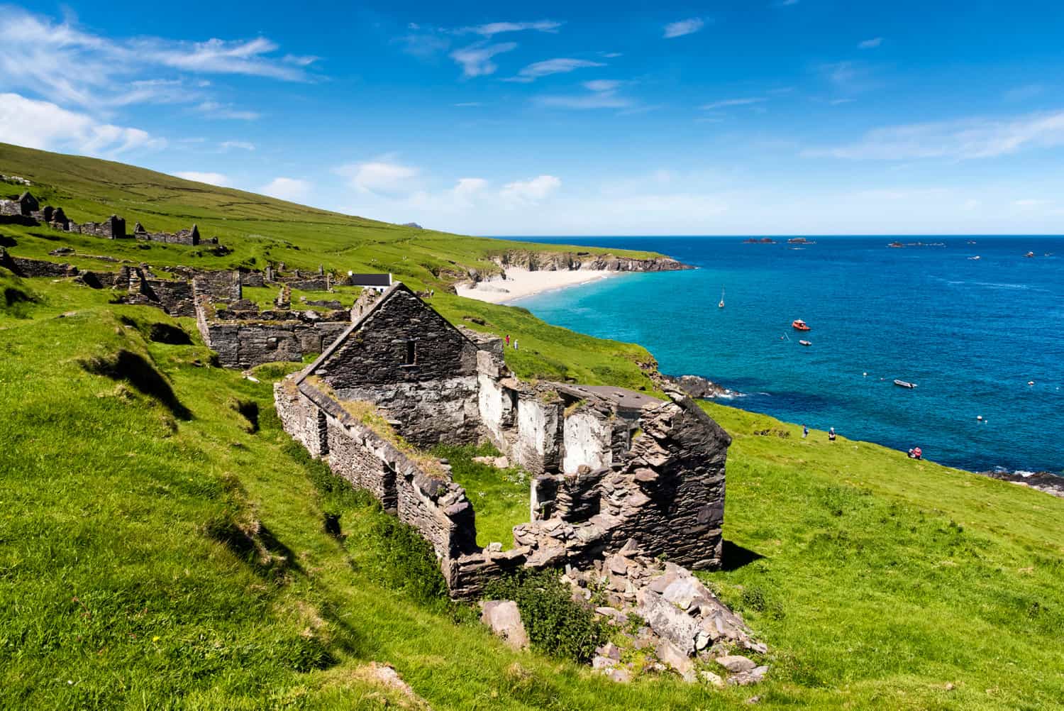 Esta isla irlandesa busca a dos personas para que se hagan cargo de su cafetería y las casas para huéspedes