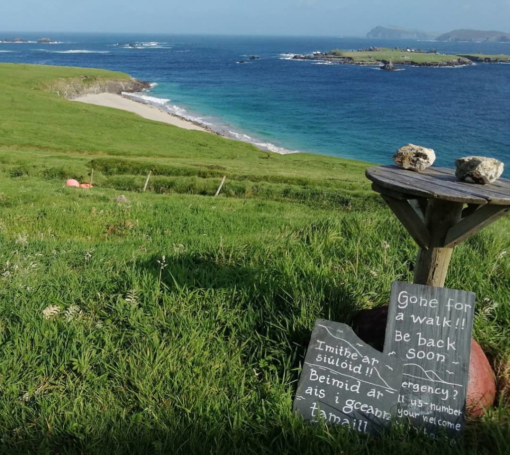 Esta isla irlandesa busca a dos personas para que se hagan cargo de su cafetería y las casas para huéspedes