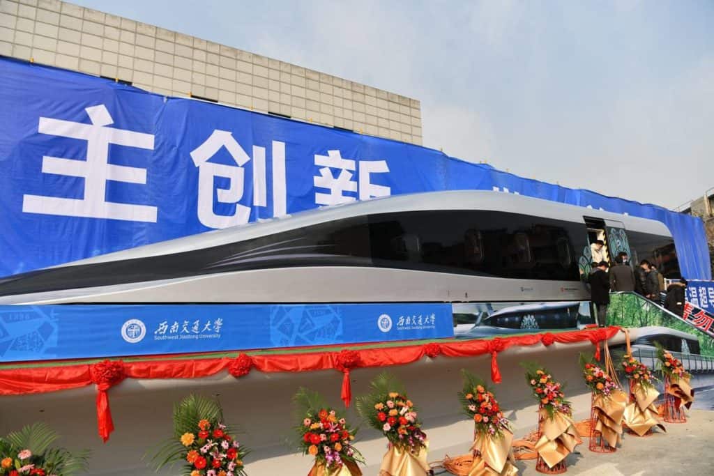 Autonomous Rail Rapid Transit China presentó su nuevo tren que levita y puede viajar a una velocidad de hasta unos 620 kilómetros por hora China presentó su nuevo tren que levita y puede viajar a una velocidad de hasta unos 620 kilómetros por hora