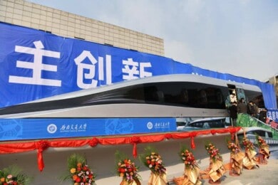China presentó su nuevo tren que levita y puede viajar a una velocidad de hasta unos 620 kilómetros por hora