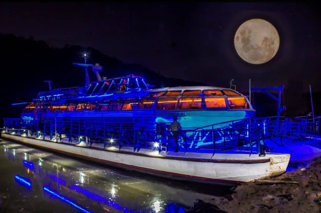 Argentina retoma las navegaciones con luna llena por el río Iguazú, una de sus máximas atracciones en la maravilla misionera