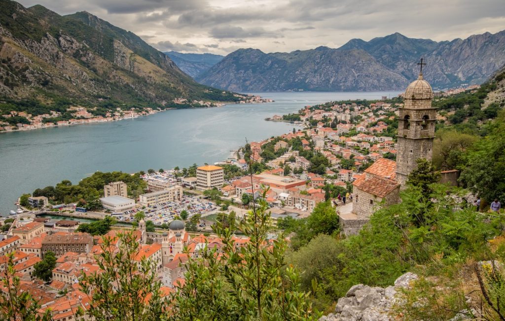 image destinos de Europa para visitar en 2021 Montenegro Kotor bay church