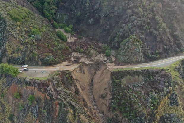 california Parte de la ruta panorámica 1 de California fue arrasada esta semana por una tormenta image california SJM L BIGSUR 0130 010