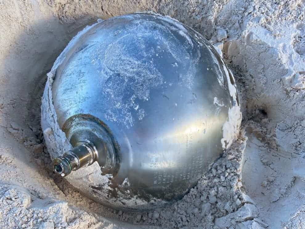 Una misteriosa bola de metal apareció en una playa de Las Bahamas