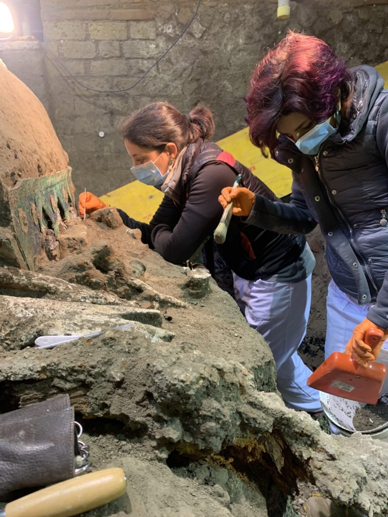 Encuentran una carroza ceremonial de hace 2.000 años en Pompeya, Italia