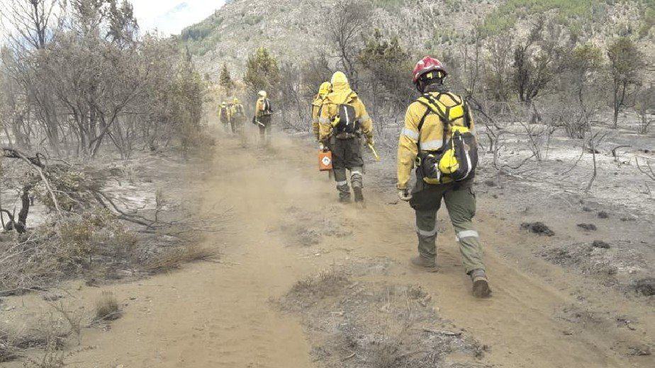 Luego de una semana continúa el incendio en El Bolsón y más de 100 personas se encuentran trabajando en el lugar