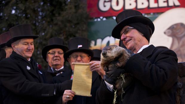 Pensilvania celebra hoy el 135° Día de la Marmota: Phil, la marmota de Punxsutawney, vaticina seis semanas más de invierno