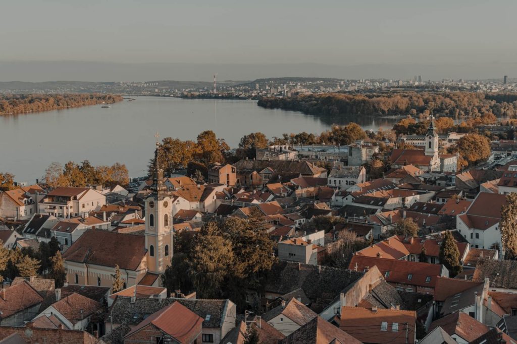 image crucero por el Río Danubio nikola cirkovic t0sXKOz9qtk unsplash 1