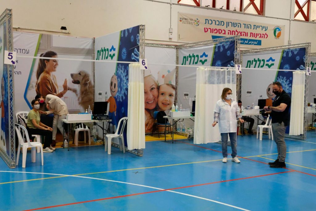 israel Israel comenzó a vacunar contra el coronavirus a solicitantes de asilo y migrantes indocumentados image israel nz israelvaccine 060241